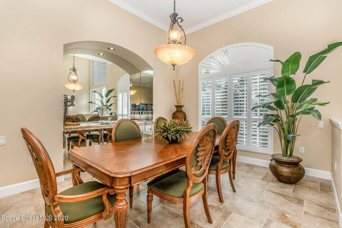 Photo of 889 Oak Park Drive