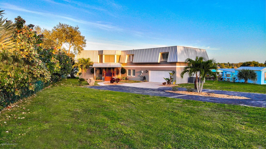Photo of 9852 Riverview Drive