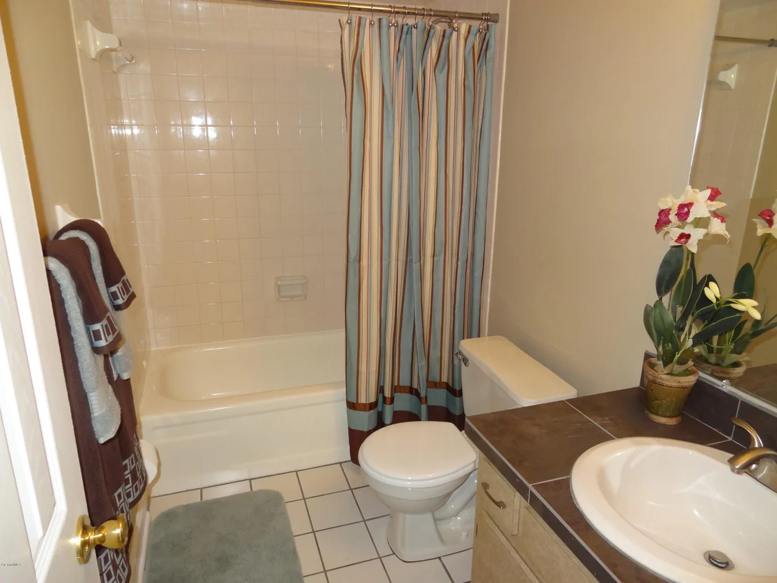 Photo of 1097 Riverdale Drive