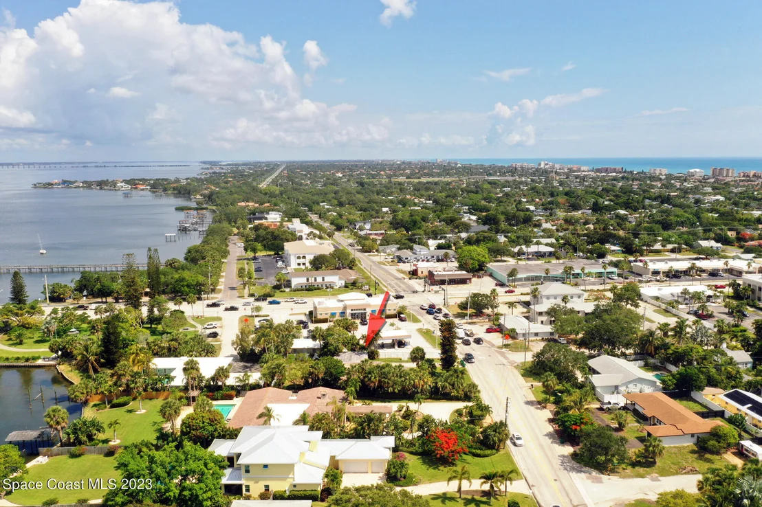 Photo of 204 S Riverside Drive