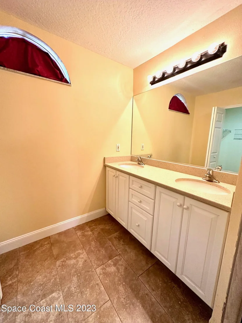 Photo of 1359 Heritage Acres Boulevard
