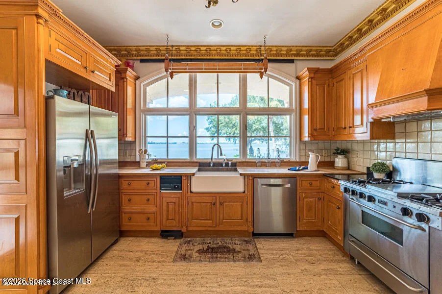 Photo of 1000 N Riverside Drive