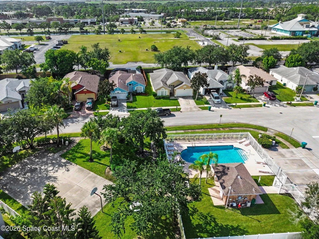 Photo of 1216 White Oak Circle
