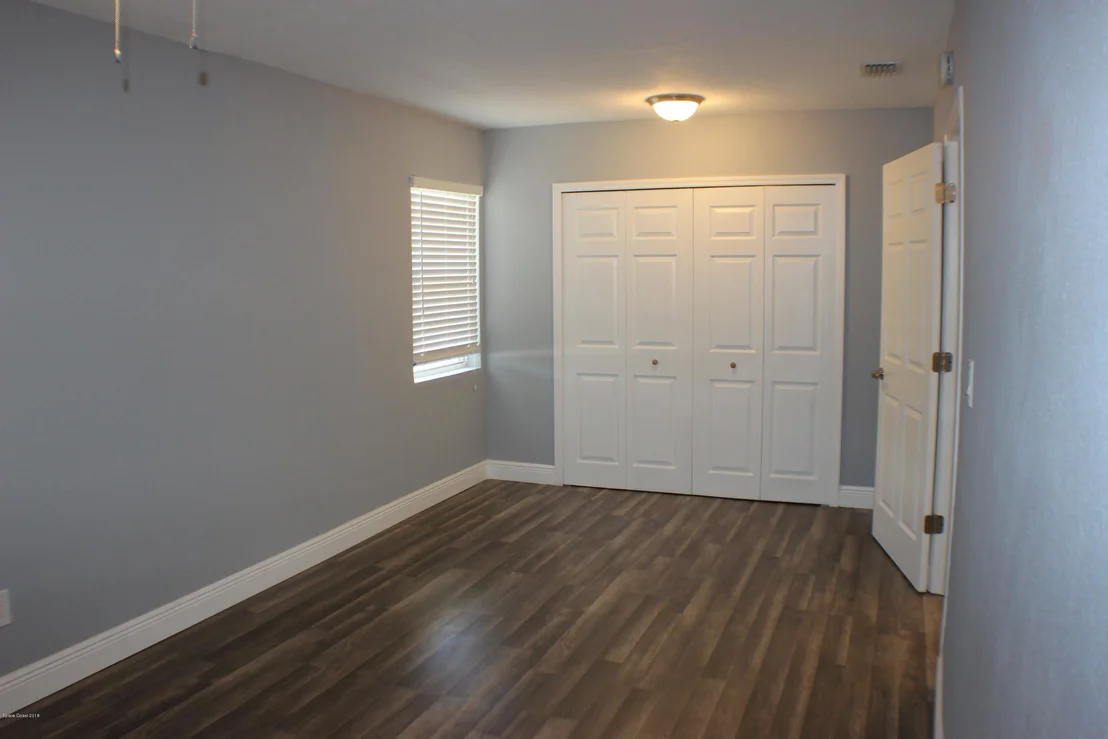 Photo of 1042 Cabot Drive NE