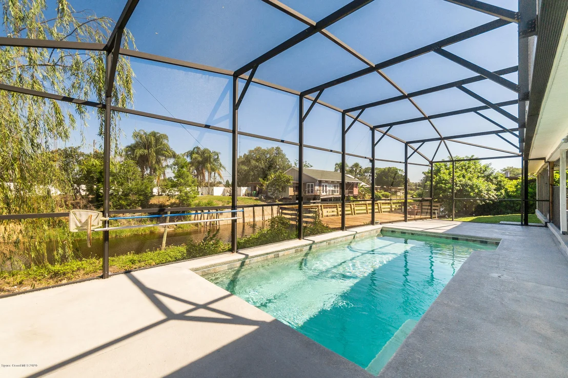 Photo of 810 Cardinal Road