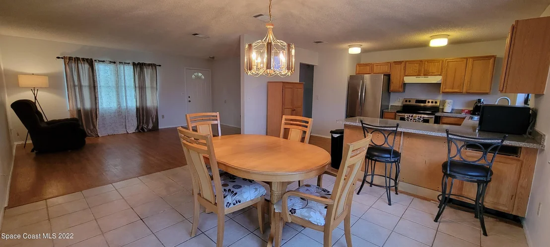 Photo of 981 Cadillac Drive NE