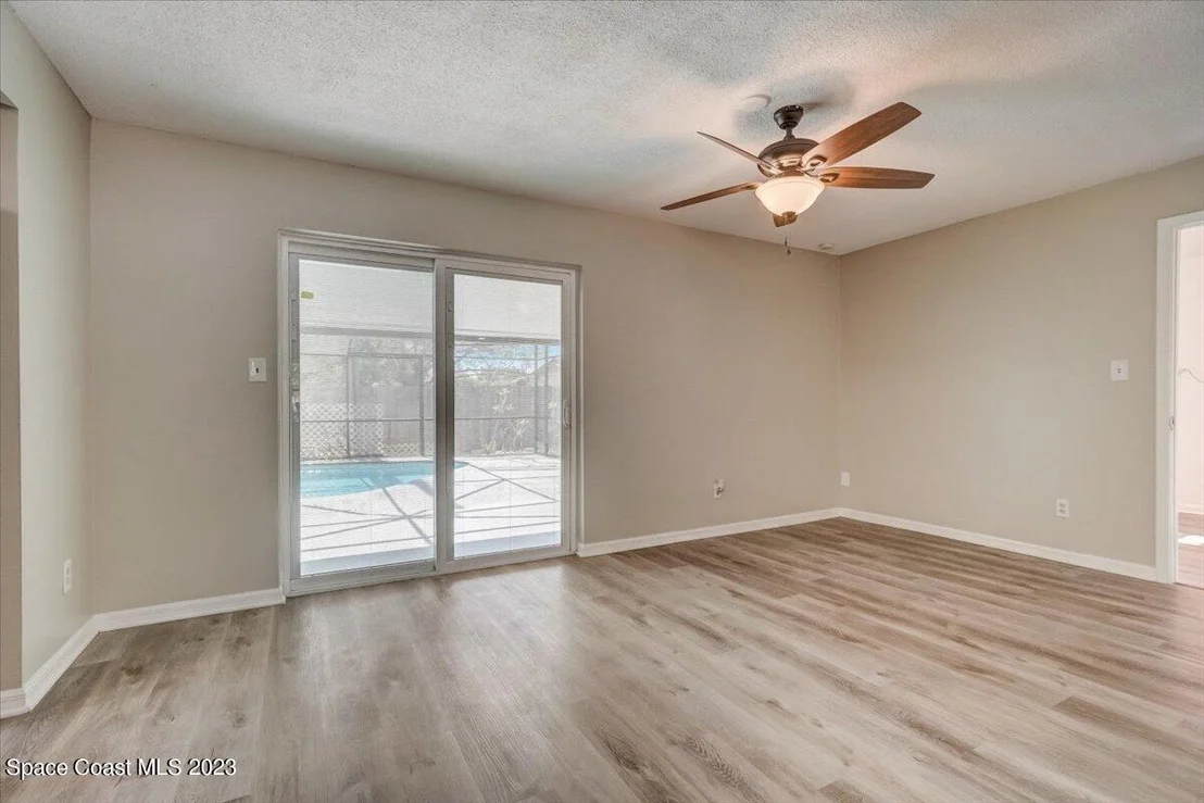 Photo of 953 Lexington Road