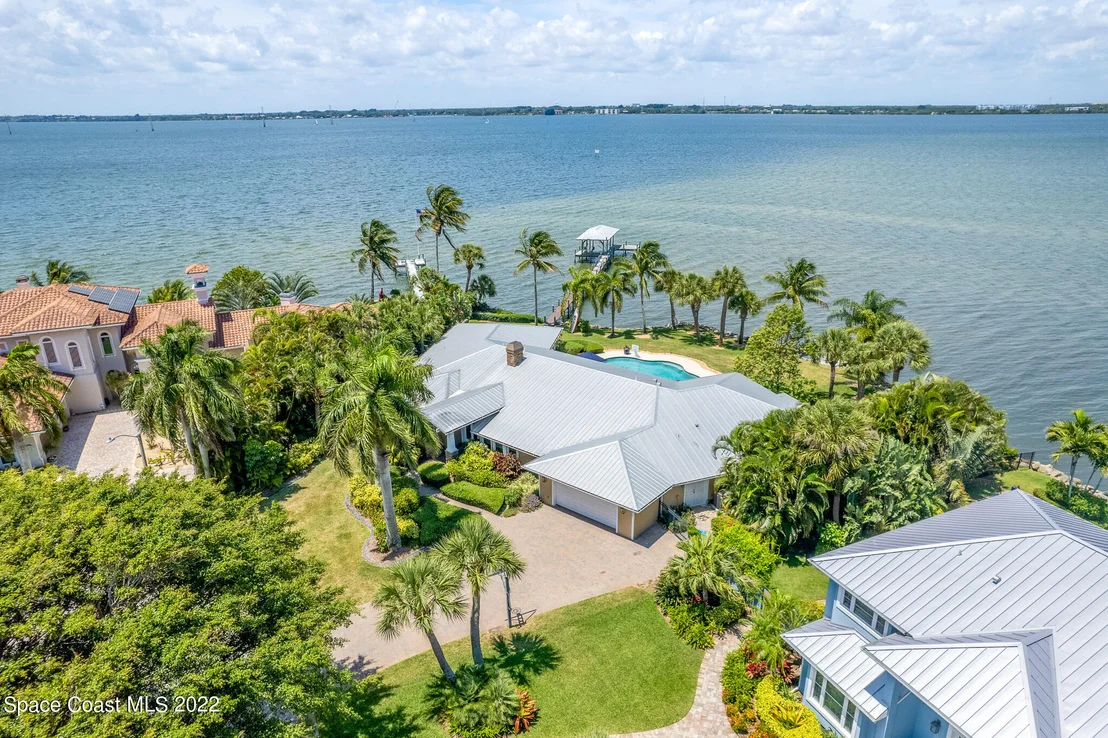 Photo of 437 River View Lane