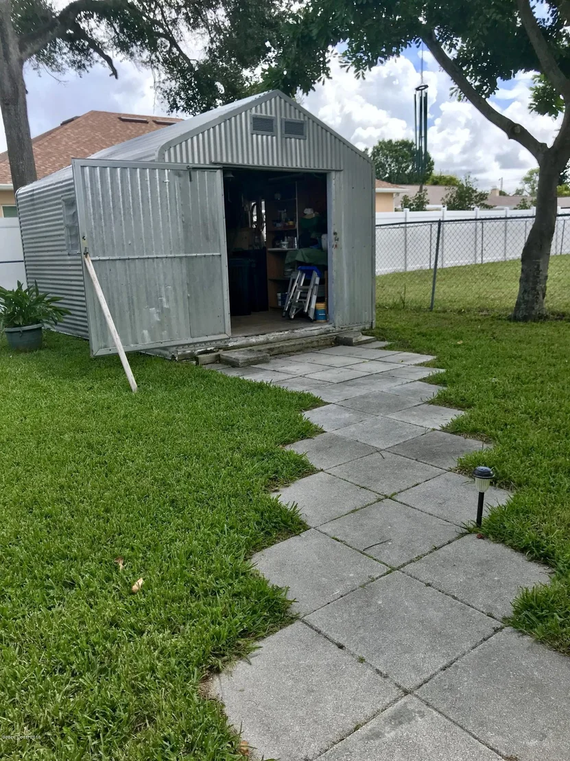 Photo of 727 Banyan Drive