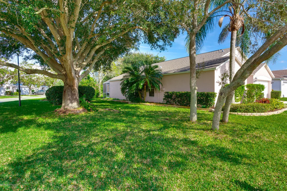 Photo of 989 Villa Drive