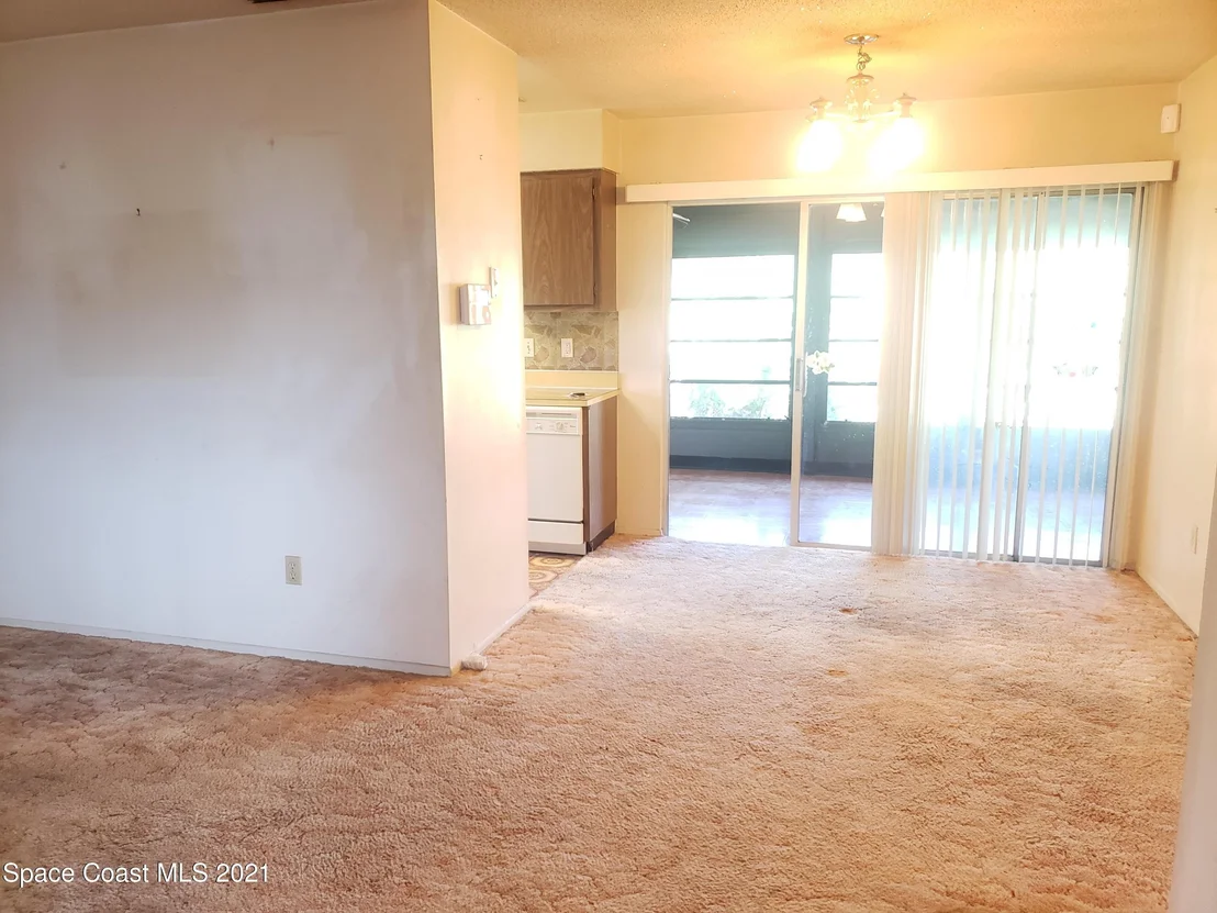 Photo of 879 Onyx Drive NE