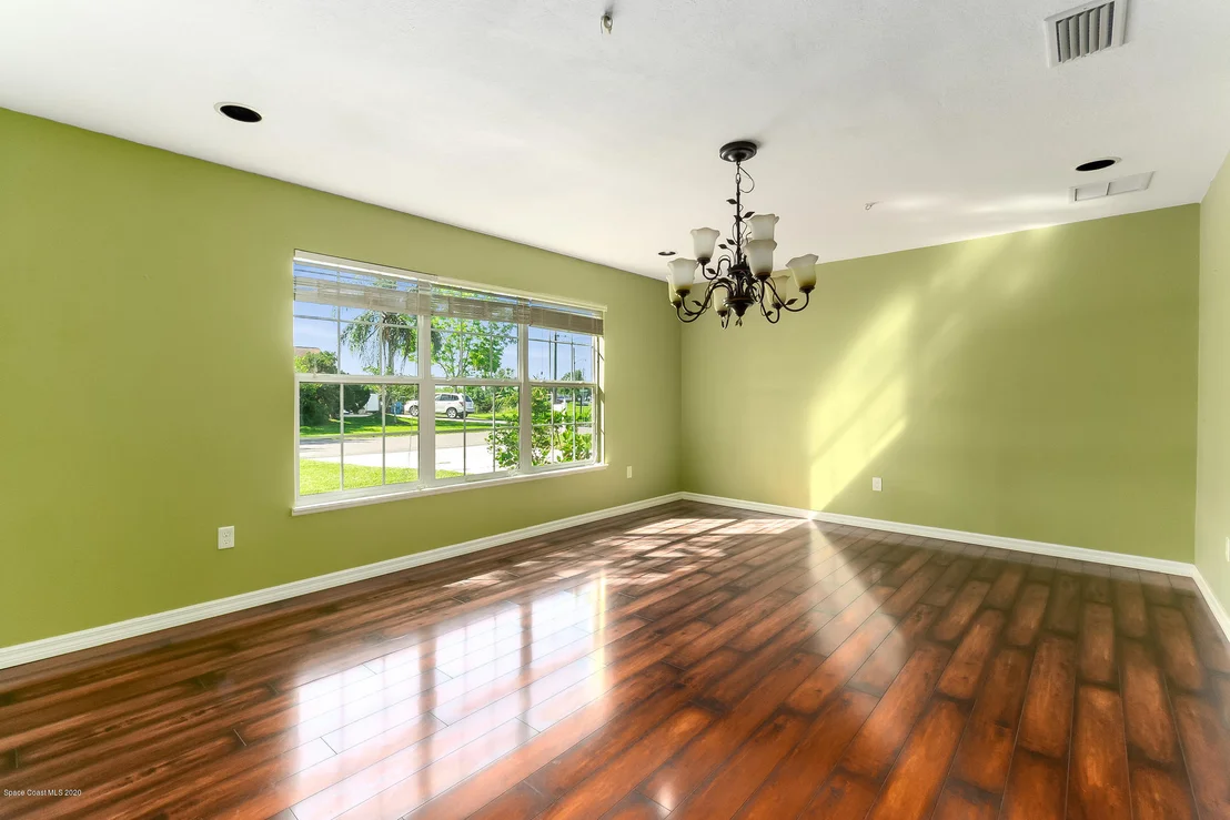 Photo of 810 Cardinal Road
