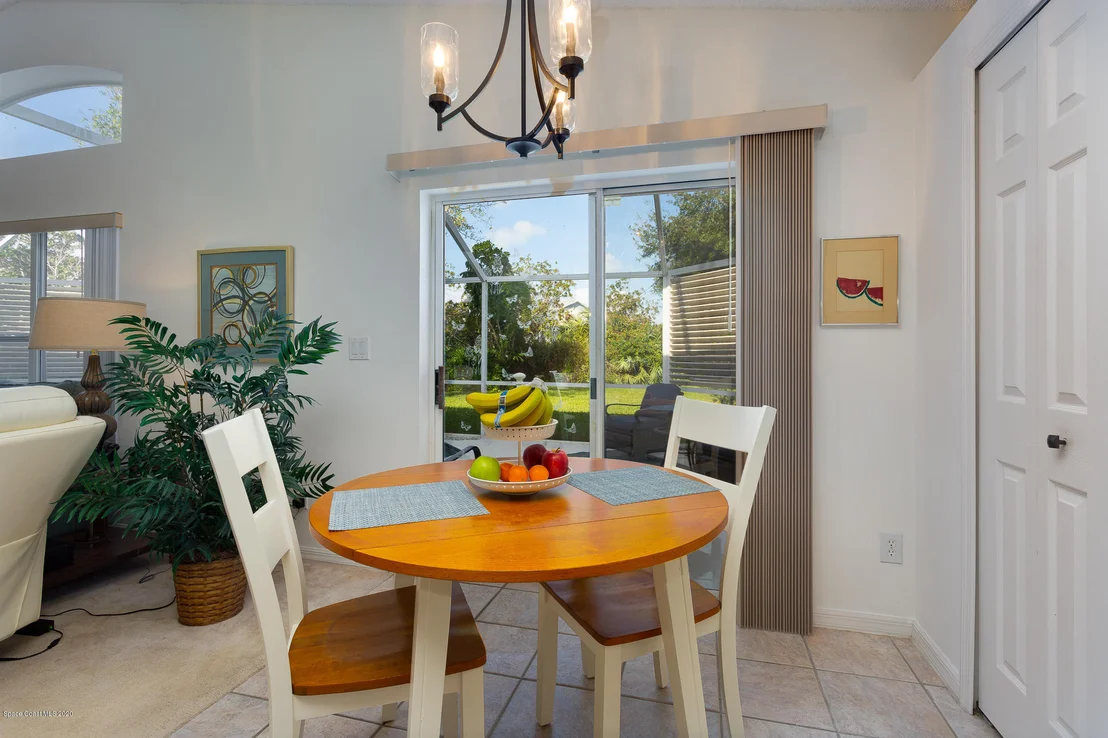 Photo of 989 Villa Drive