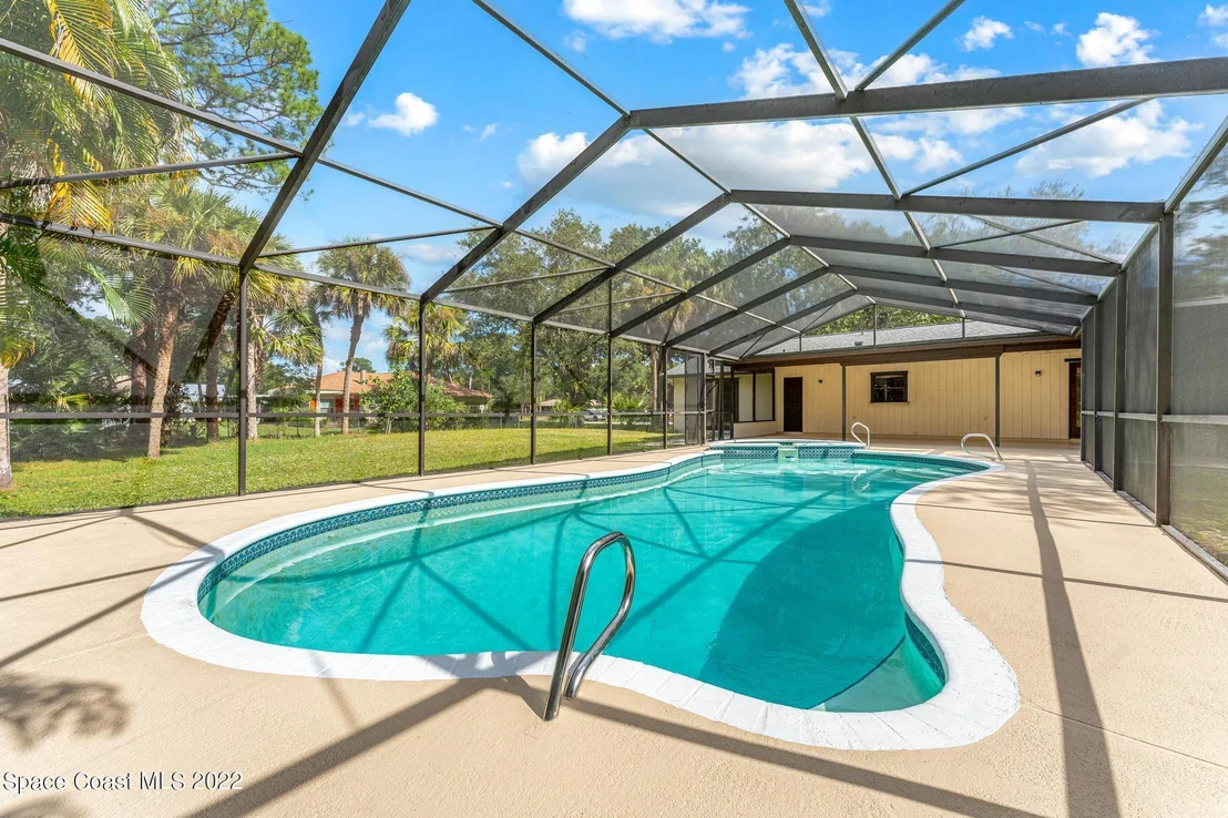 Photo of 1807 Live Oak Drive N