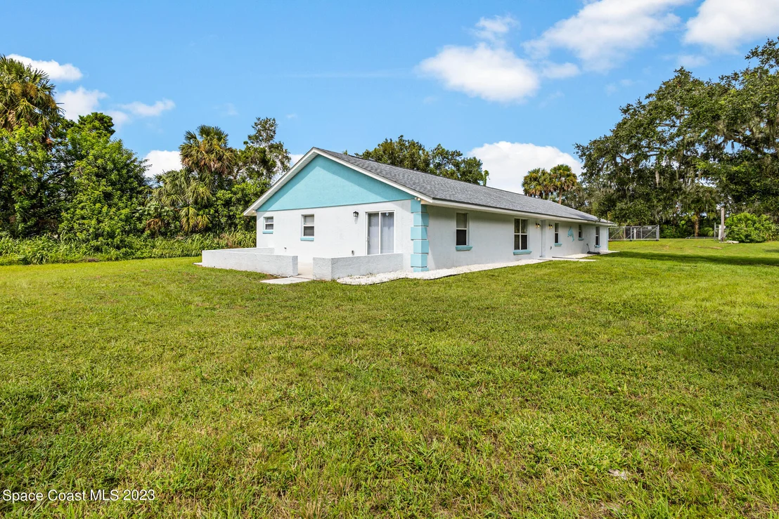 Photo of 472 Gray Road