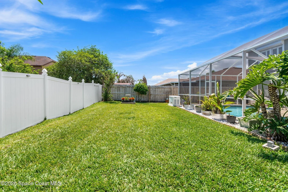 Photo of 1161 White Oak Circle