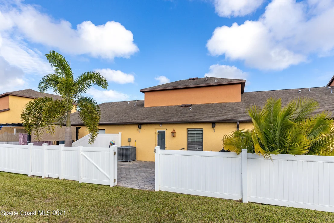 Photo of Unit 105 at 1160 Luminary Circle