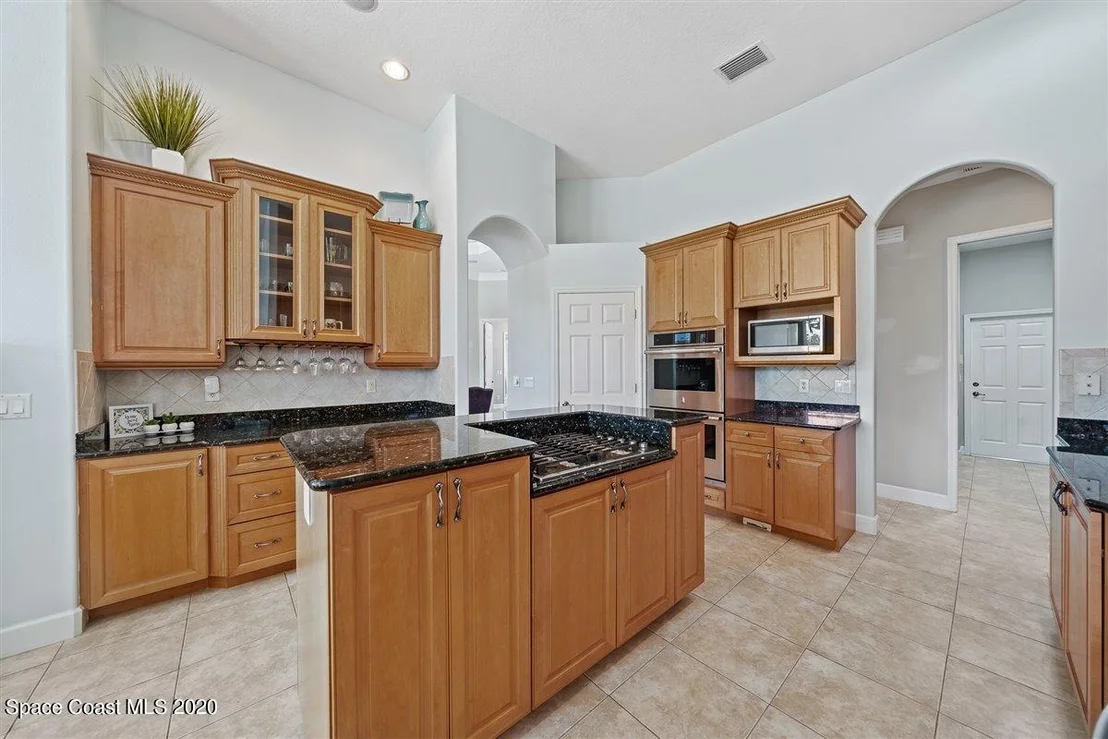 Photo of 925 Chatsworth Drive