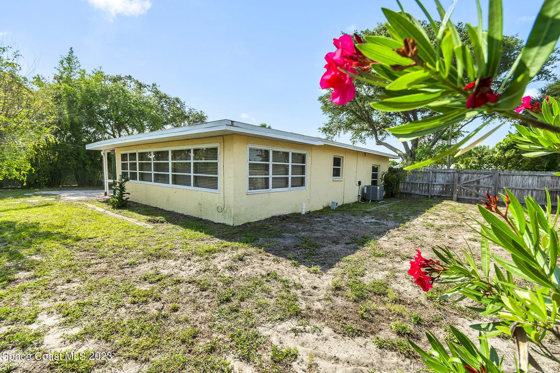 Photo of 325 Cinnamon Drive