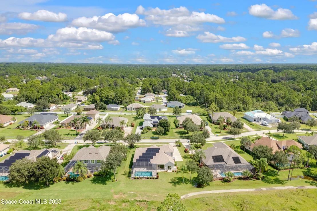 Photo of 2124 Windbrook Drive SE