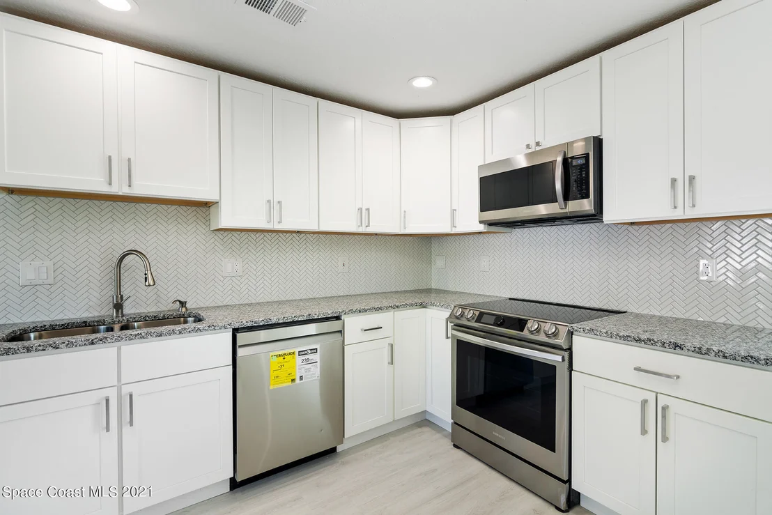 Photo of 1700 Loquat Drive