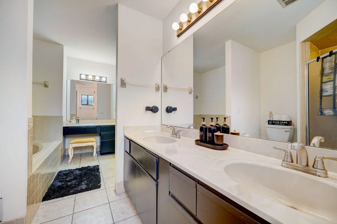Photo of 2039 Bottlebrush Drive
