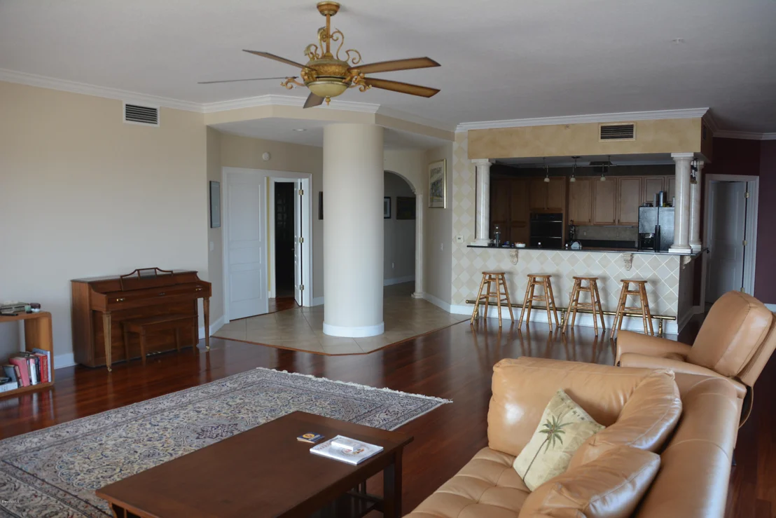 Photo of Unit 801 at 21 Riverside Drive