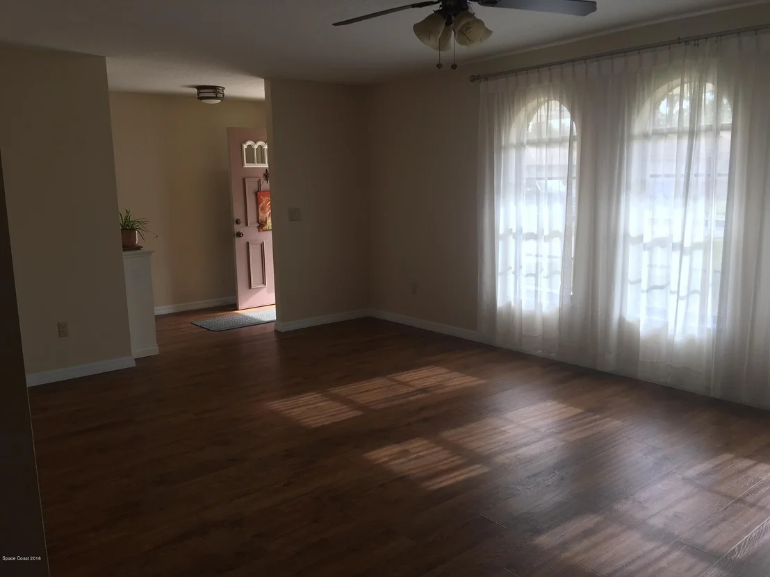 Photo of 1509 Van Eck Road NE