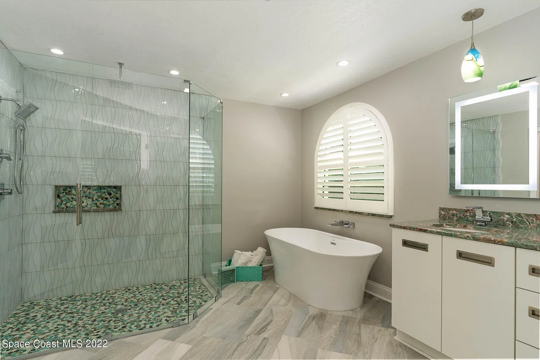 Photo of 6573 Sheridan Road