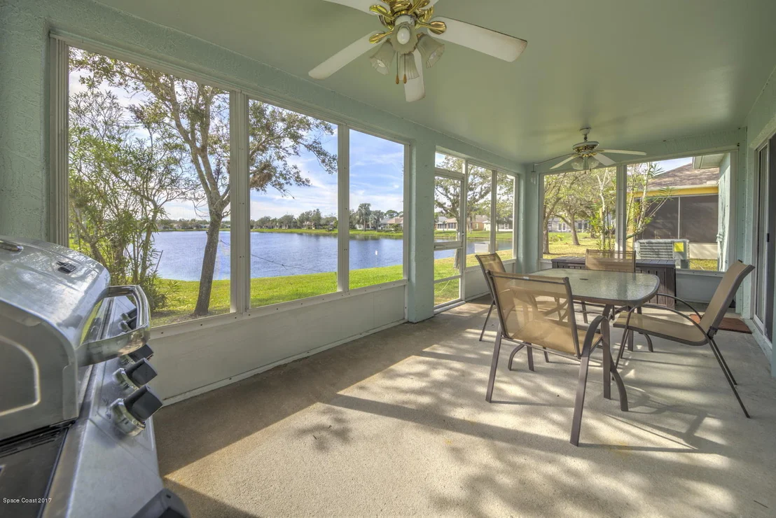 Photo of 1194 White Oak Circle