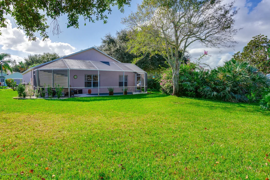 Photo of 989 Villa Drive