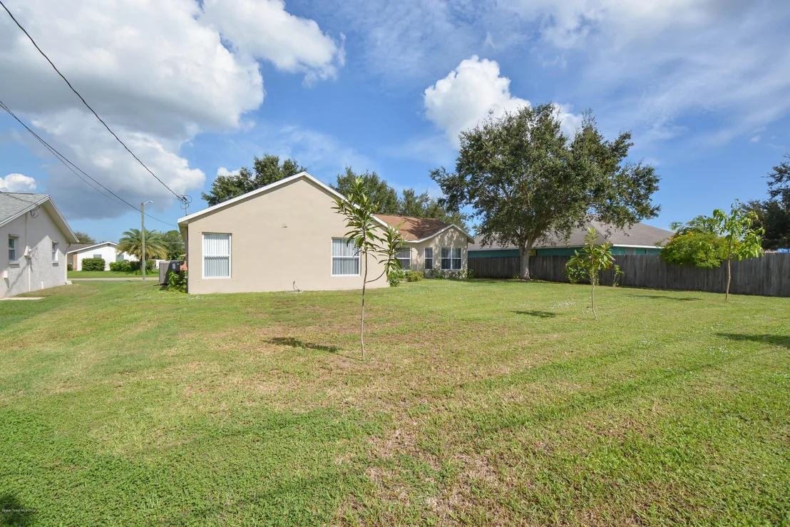 Photo of 1898 Fallon Boulevard NE