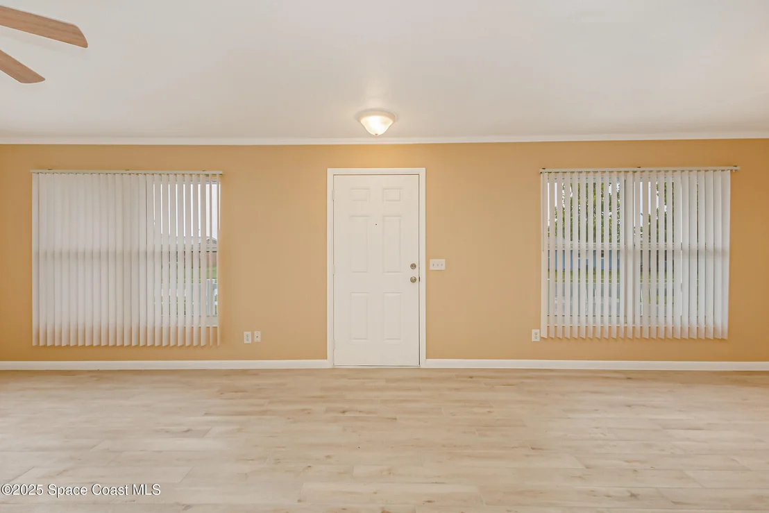 Photo of 2356 Lakeview Drive