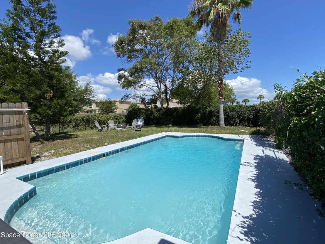 Photo of 1320 Mariposa Drive NE