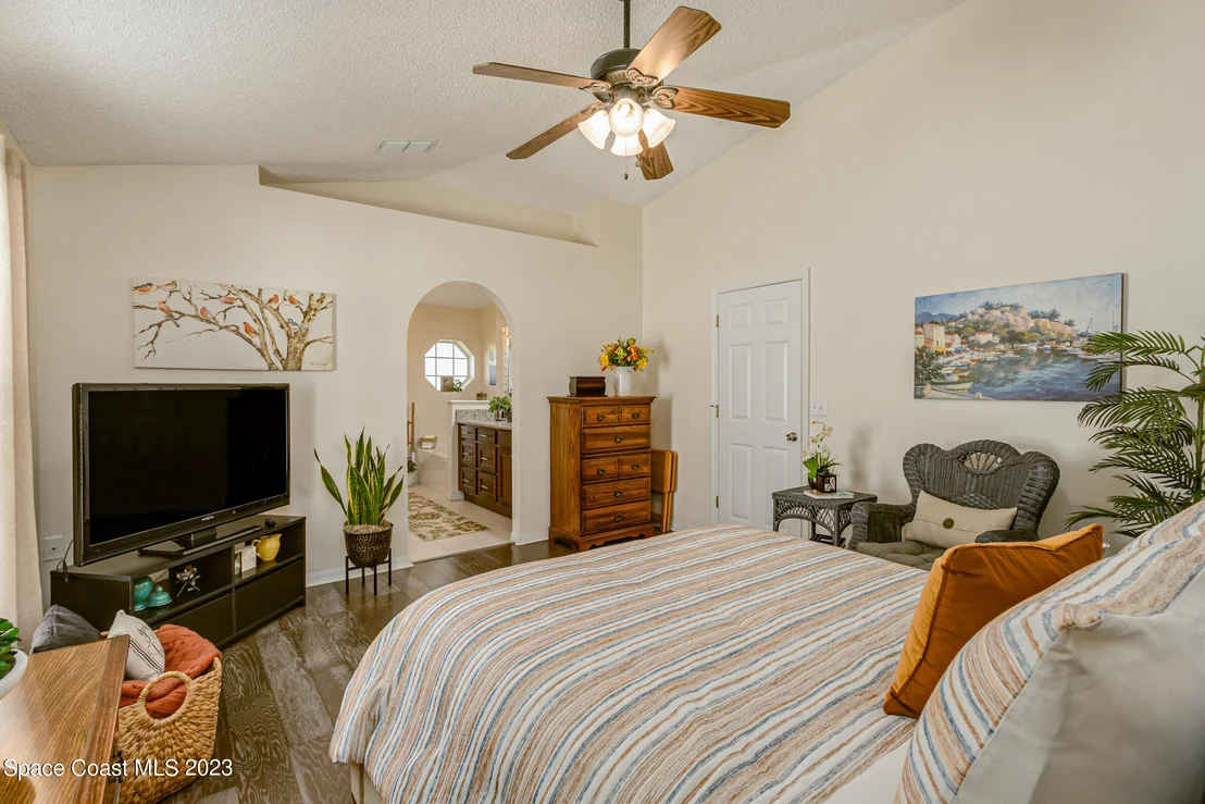 Photo of 1218 White Oak Circle