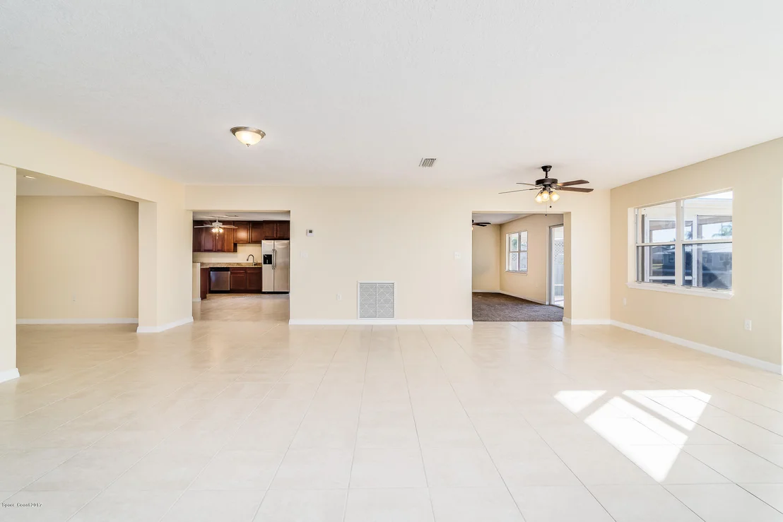 Photo of 830 Heron Road