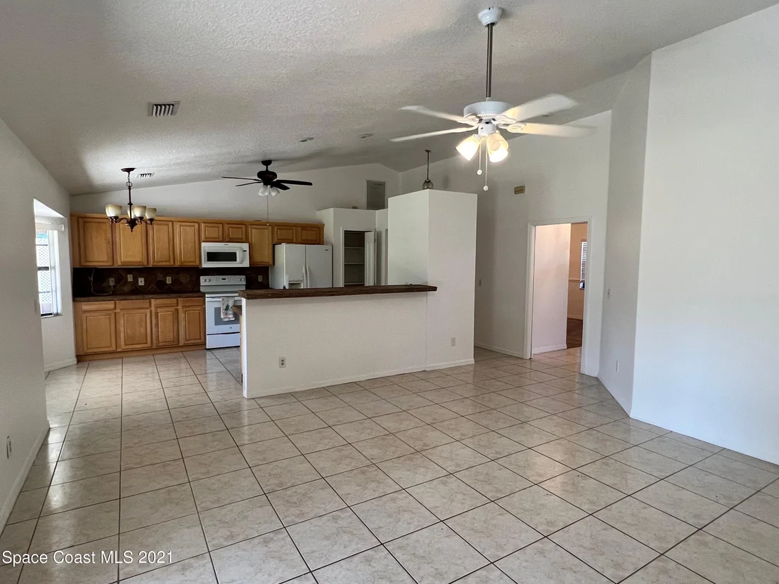 Photo of 2796 Rodeo Drive NE