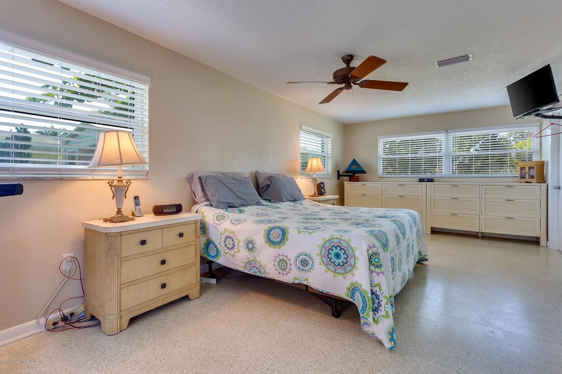 Photo of 611 Mango Drive