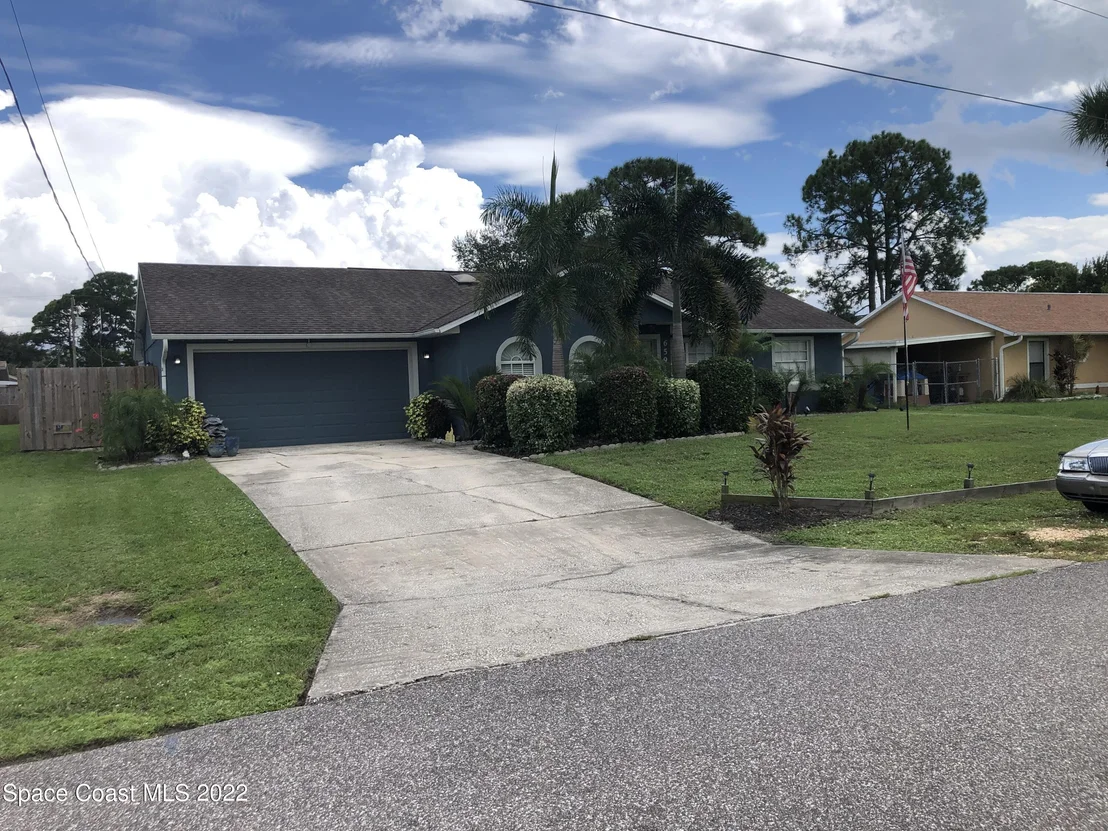 Photo of 6591 Bancroft Avenue