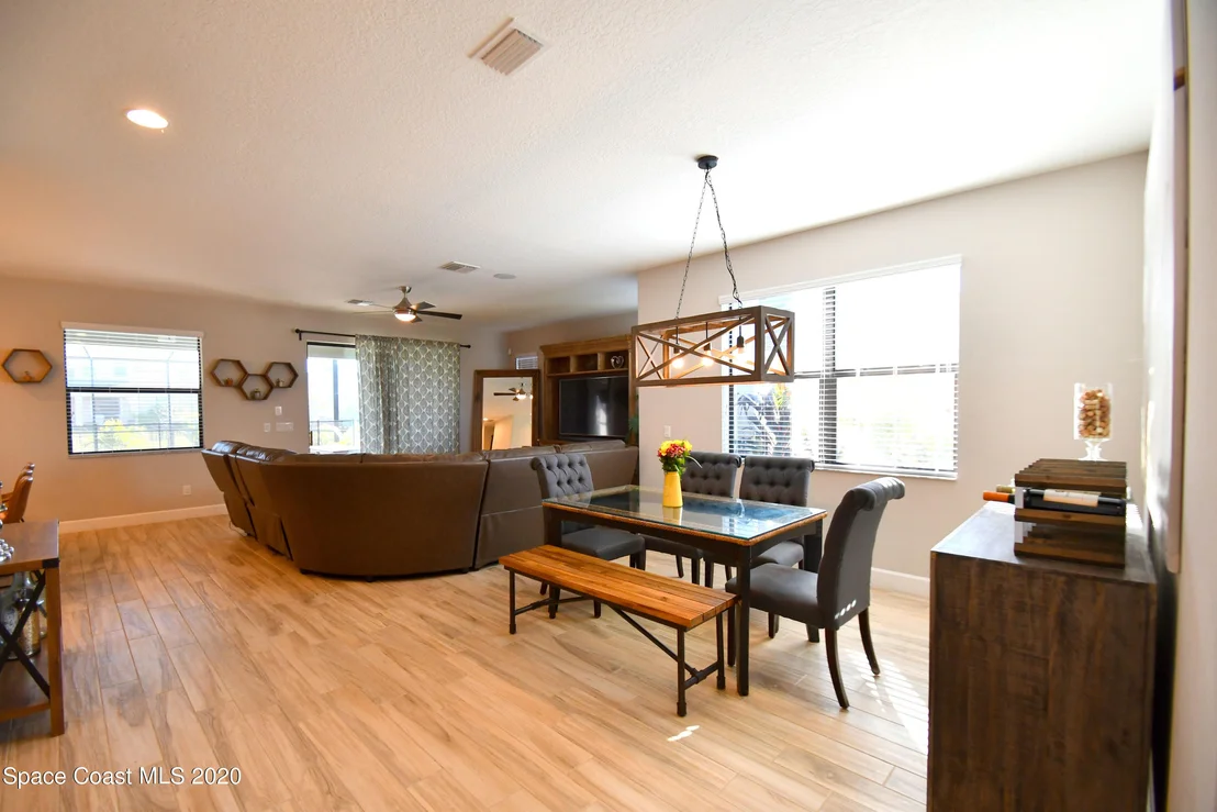 Photo of 2872 Casterton Drive