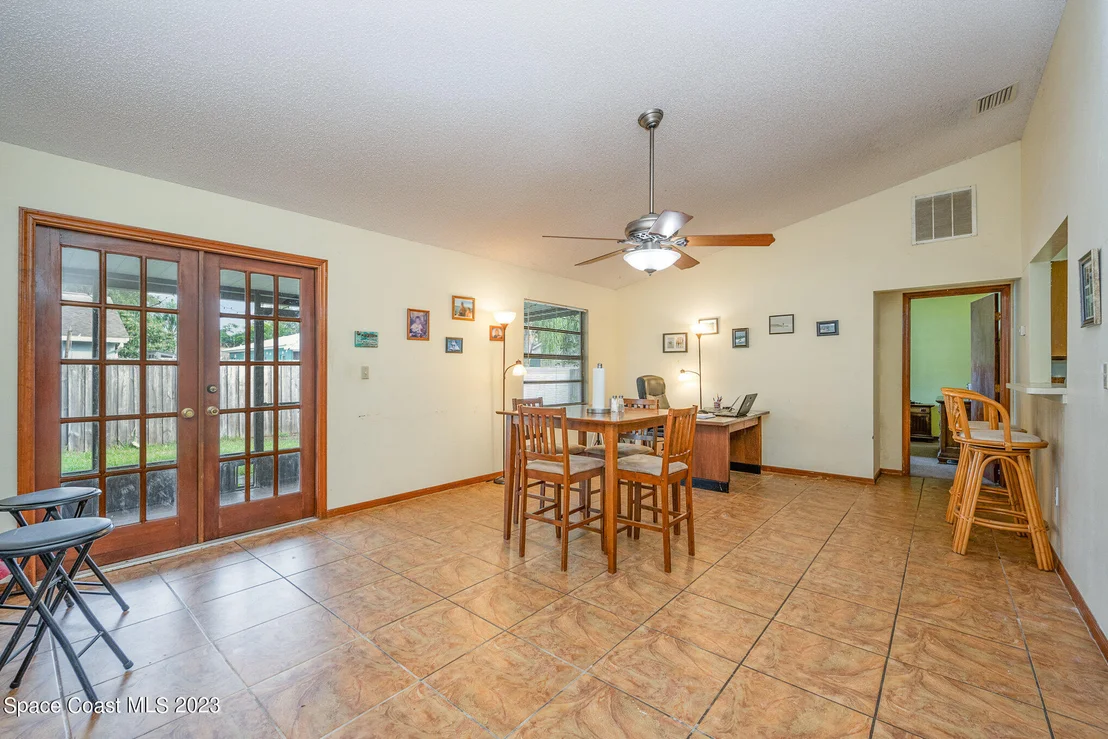 Photo of 858 Pine Wood