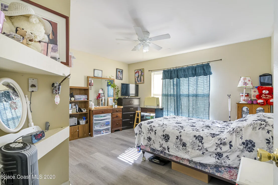 Photo of 1249 White Oak Circle