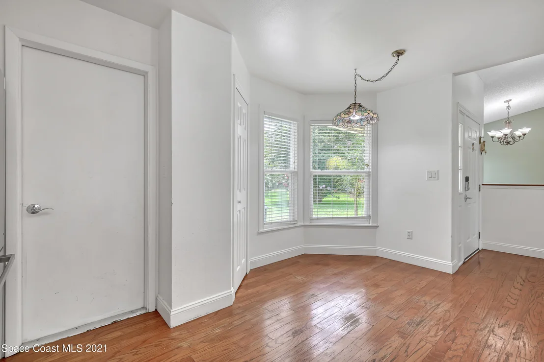 Photo of 794 White Pine Avenue