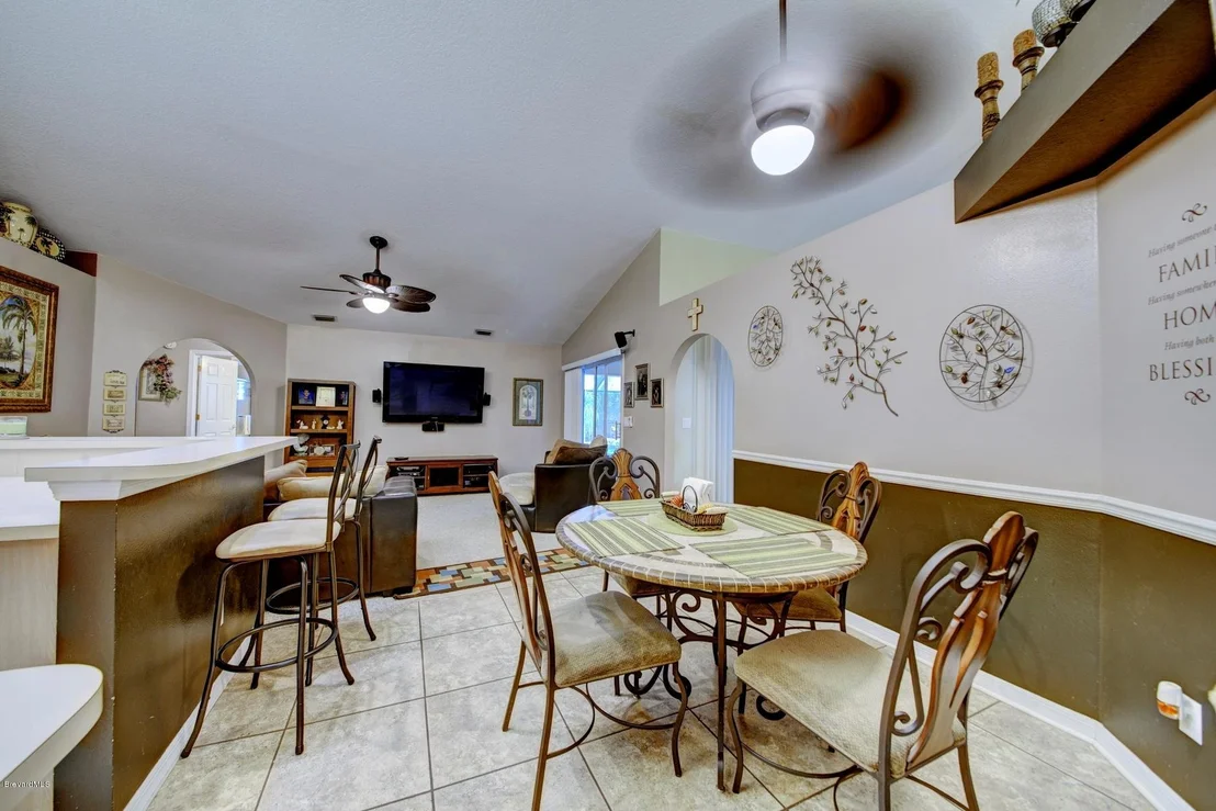 Photo of 977 Kingfisher Way