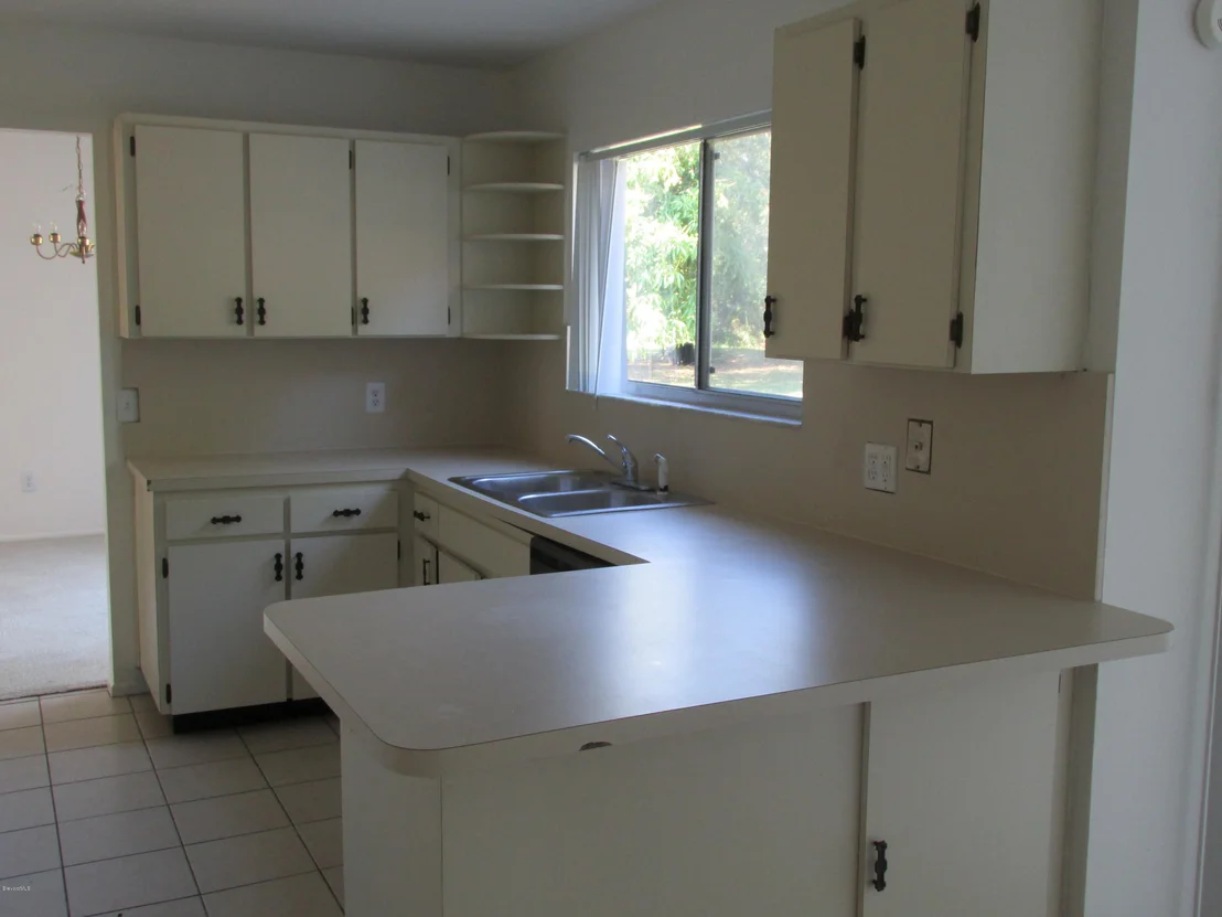 Photo of 991 Hooper Avenue NE