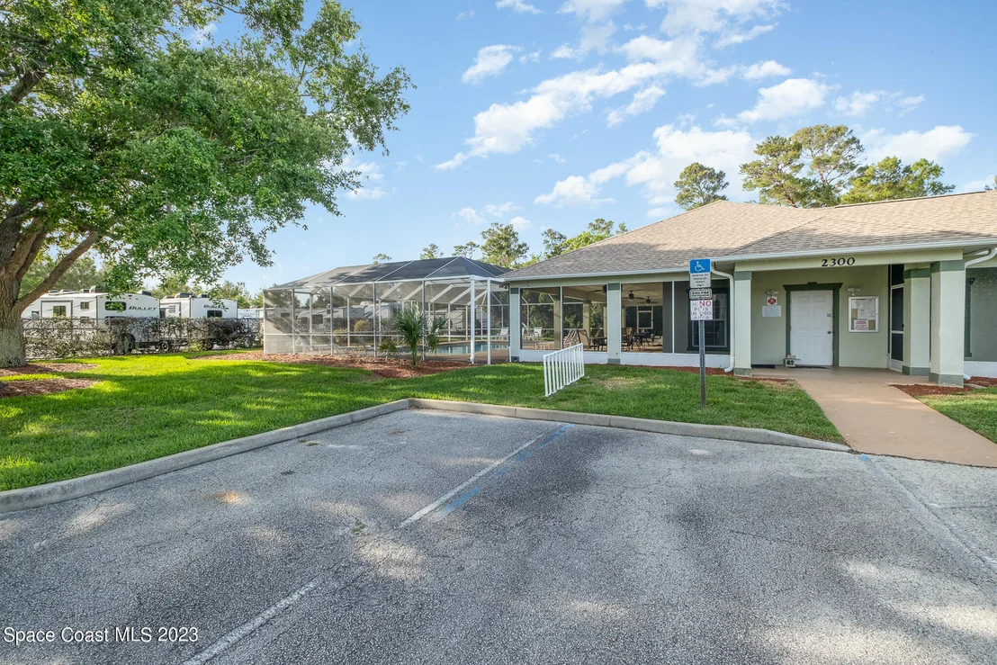 Photo of 918 Pine Creek Circle NE