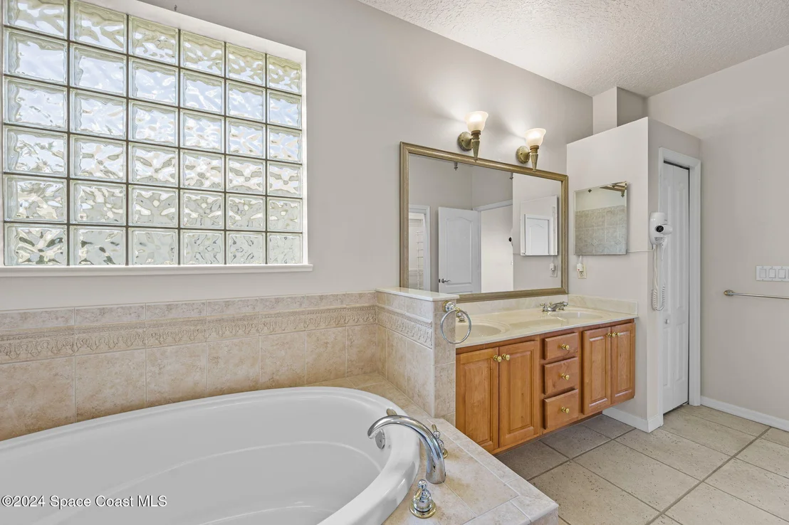 Photo of 930 Starling Way