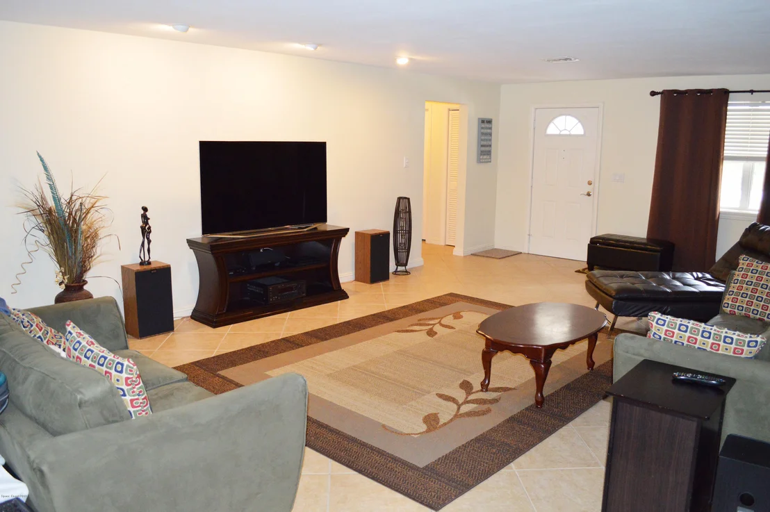 Photo of 663 Eugenia Road