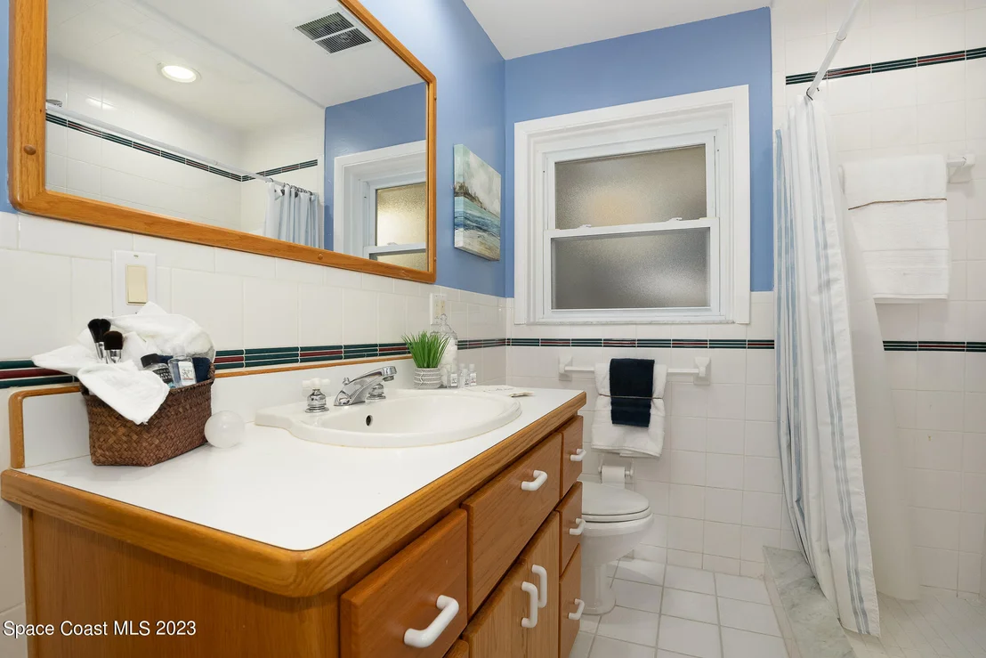 Photo of 1321 Pineapple Avenue