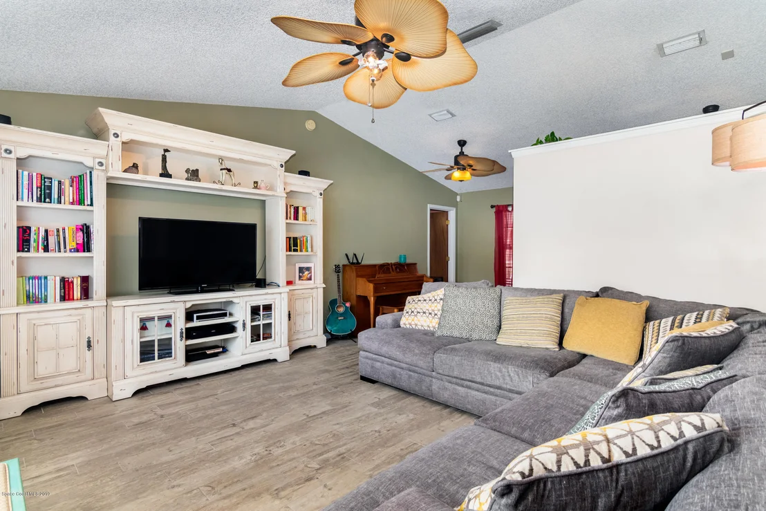 Photo of 6095 Adina Road